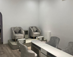  Setup tiệm Nail & Beauty trọn gói với tone Xám Trắng